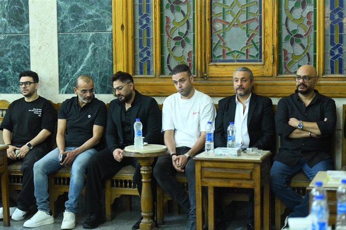 سهرالصايغ وإيمان العاصي وتامر حسني في عزاء والدة المخرجة سارة وفيق