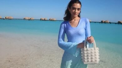 ملك أحمد زاهر تتألق بإطلالة "نسيم البحر" في أحدث جلسة تصوير