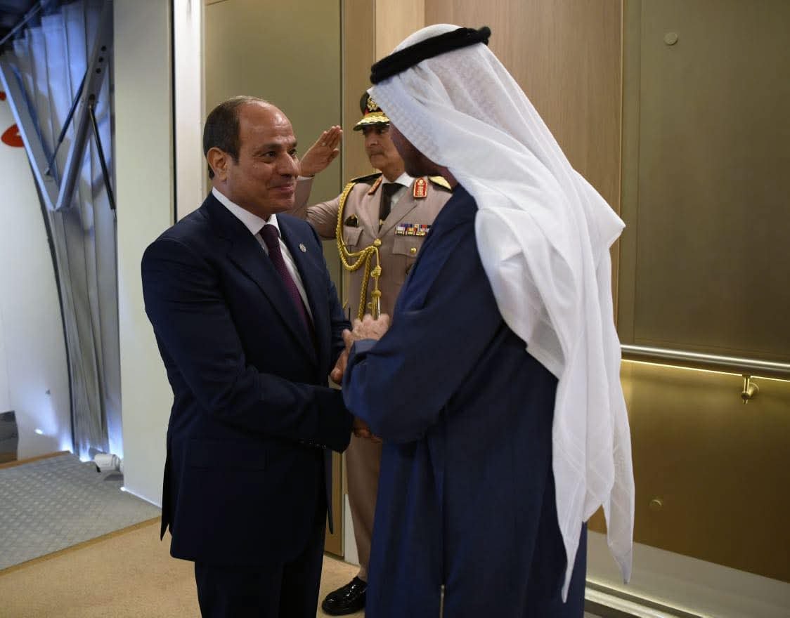 رئيس دولة الإمارات العربية المتحدة يستقبل السيد الرئيس عبدالفتاح السيسي في مطار أبوظبي الدولي 3 رئيس دولة الإمارات العربية المتحدة يستقبل السيد الرئيس عبدالفتاح السيسي في مطار أبوظبي الدولي