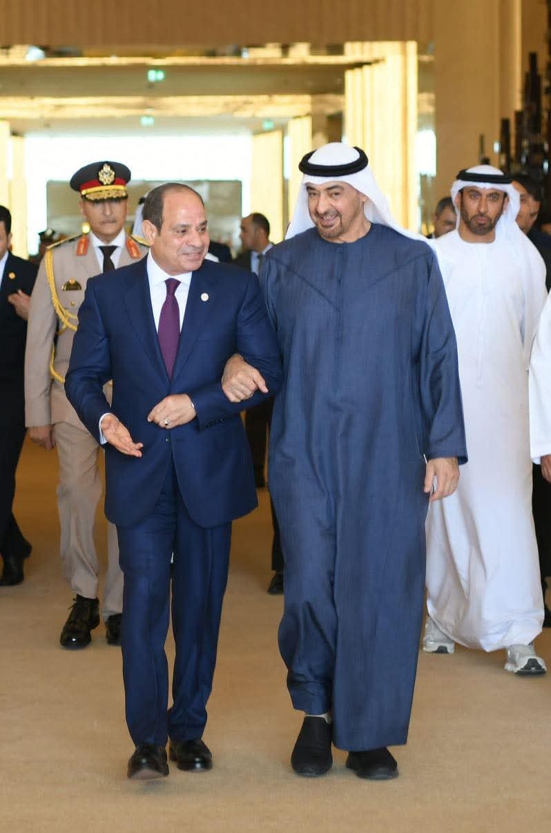 رئيس دولة الإمارات العربية المتحدة يستقبل السيد الرئيس عبدالفتاح السيسي في مطار أبوظبي الدولي 4 رئيس دولة الإمارات العربية المتحدة يستقبل السيد الرئيس عبدالفتاح السيسي في مطار أبوظبي الدولي