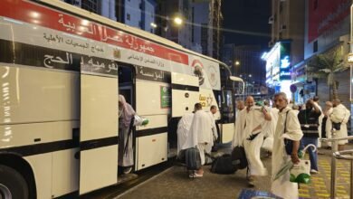 حجاج الجمعيات الأهلية يواصلون أداء المناسك ويرمون جمرة العقبة الكبرى.. والبعثة توفر كافة الخدمات في مشعر منى