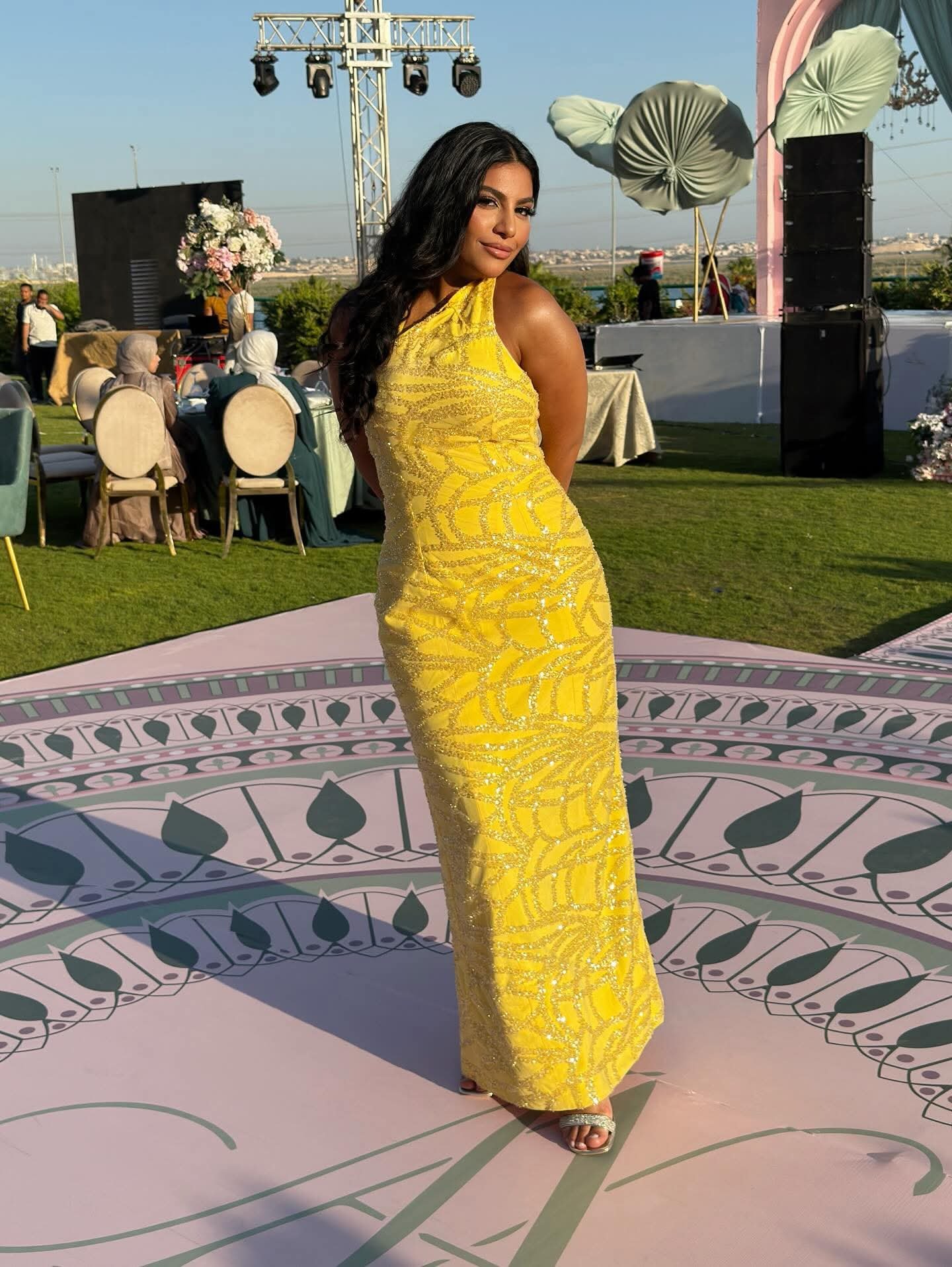 أحدث ظهور للفنانة دنيا سامي يشعل مواقع التواصل بإطلالة أنيقة باللون الأصفر 5 أحدث ظهور للفنانة دنيا سامي يشعل مواقع التواصل بإطلالة أنيقة باللون الأصفر