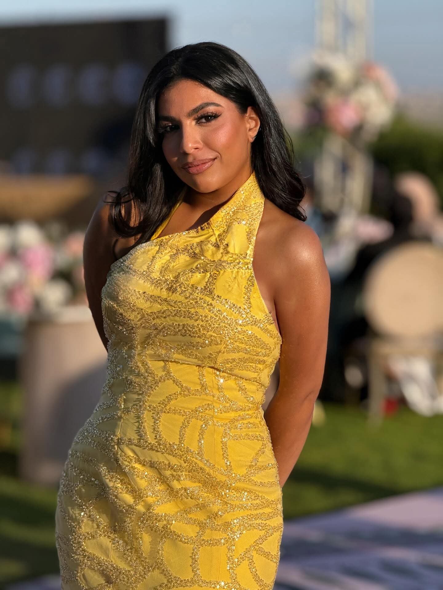 أحدث ظهور للفنانة دنيا سامي يشعل مواقع التواصل بإطلالة أنيقة باللون الأصفر