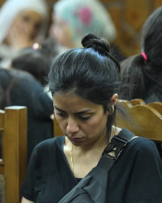 سهرالصايغ وإيمان العاصي وتامر حسني في عزاء والدة المخرجة سارة وفيق