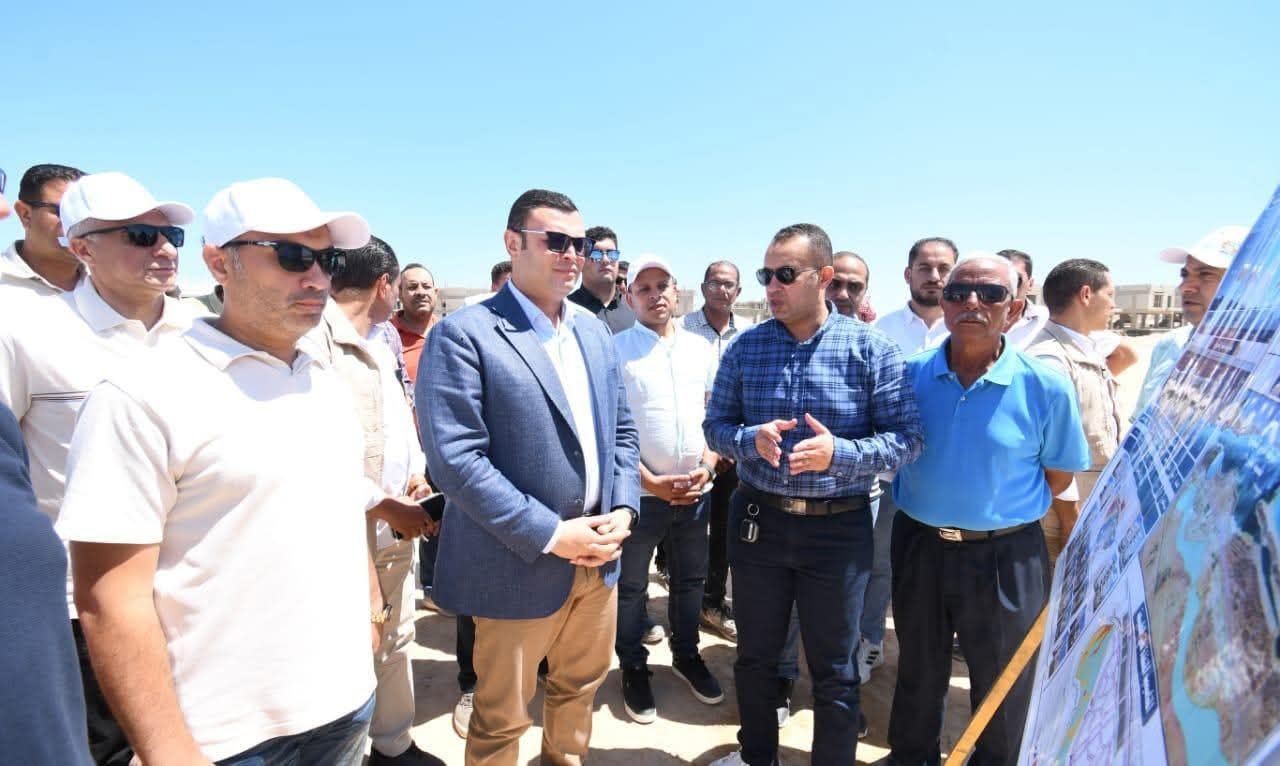 وزير الإسكان يتفقد مشروع بحيرات نيو مارينا والطرق والمداخل بـ "مارينا الساحل الشمالي"