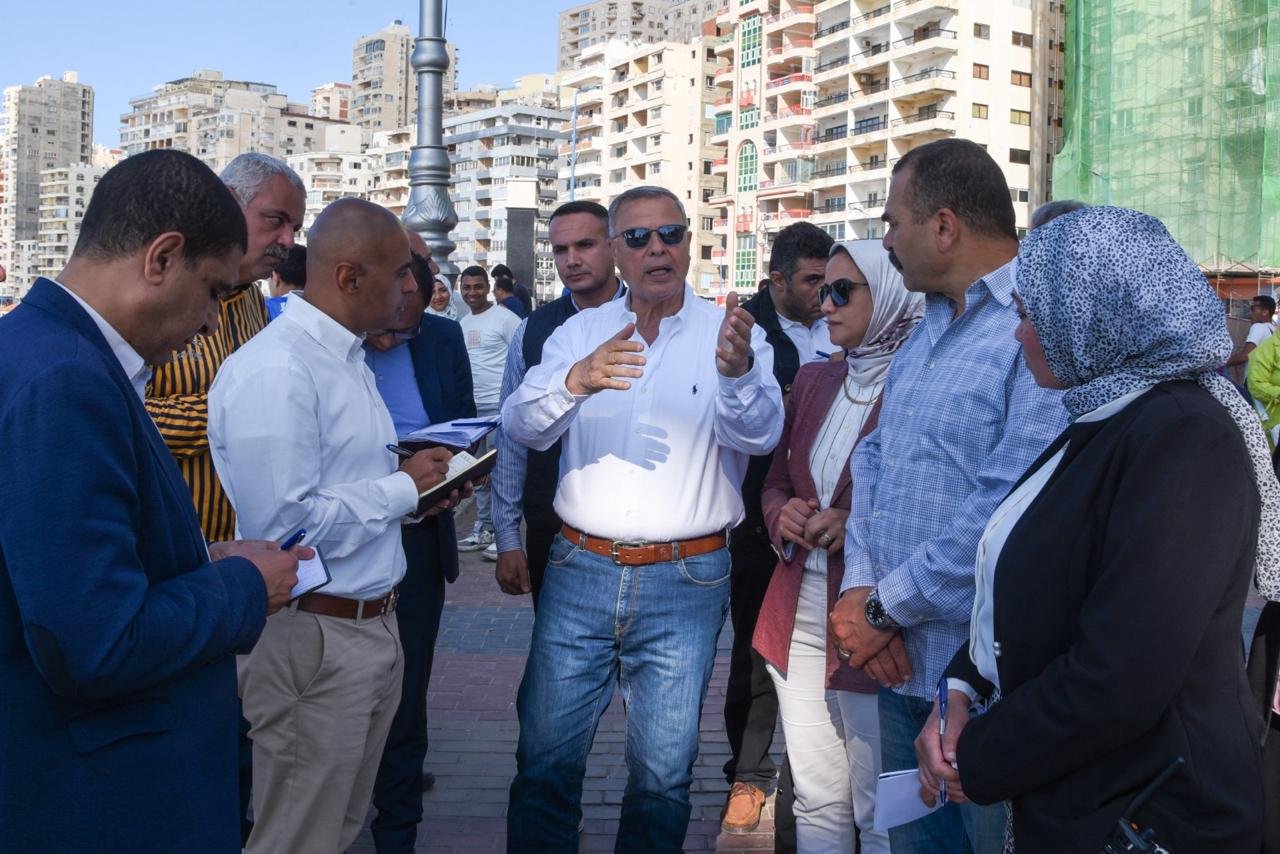 محافظ الإسكندرية يتفقد الكورنيش بأحياء المنتزه وشرق: استعدادات مكثفة للصيف وعيد الأضحى
