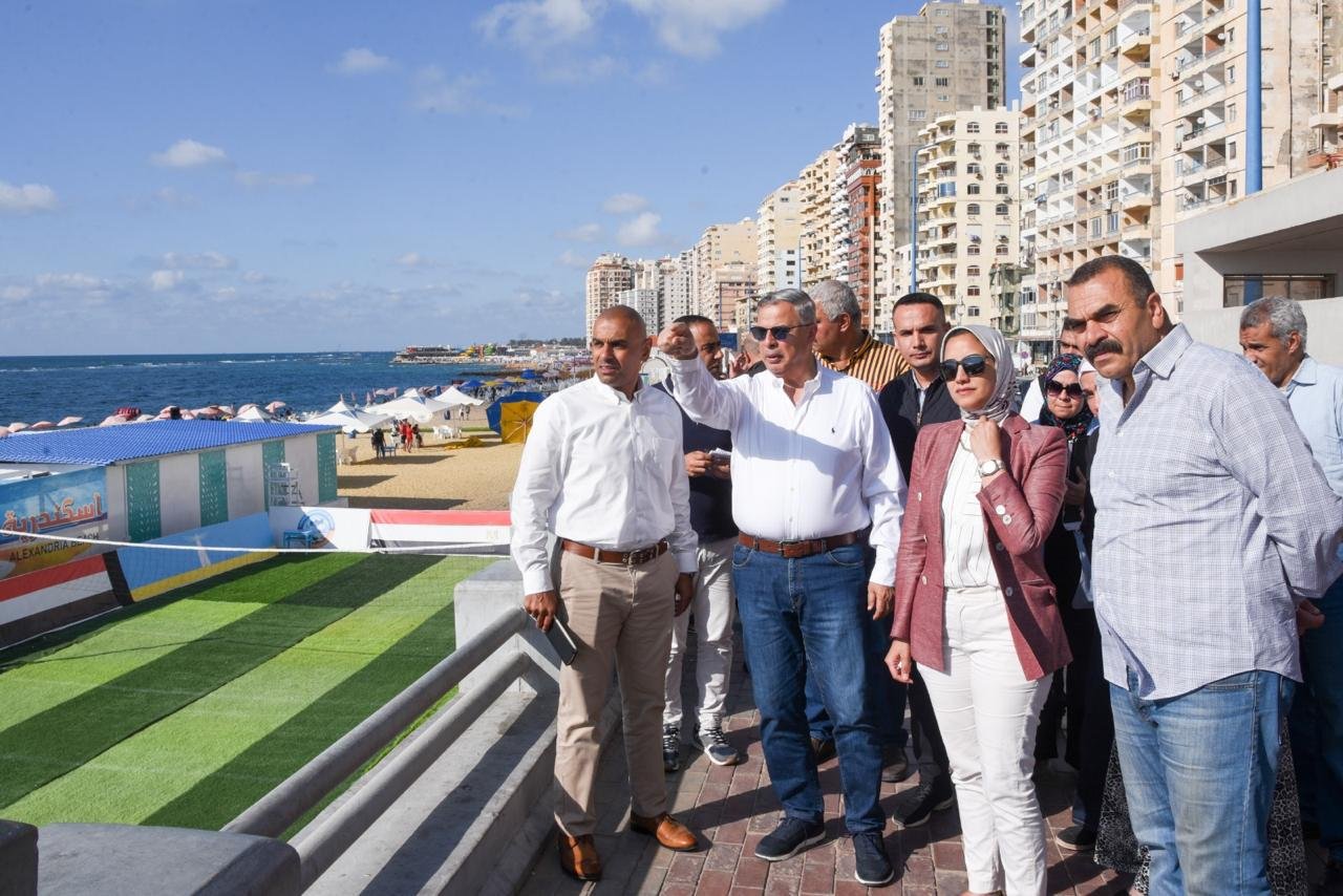 محافظ الإسكندرية يتفقد الكورنيش بأحياء المنتزه وشرق: استعدادات مكثفة للصيف وعيد الأضحى