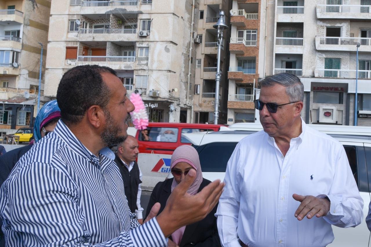محافظ الإسكندرية يتفقد الكورنيش بأحياء المنتزه وشرق: استعدادات مكثفة للصيف وعيد الأضحى