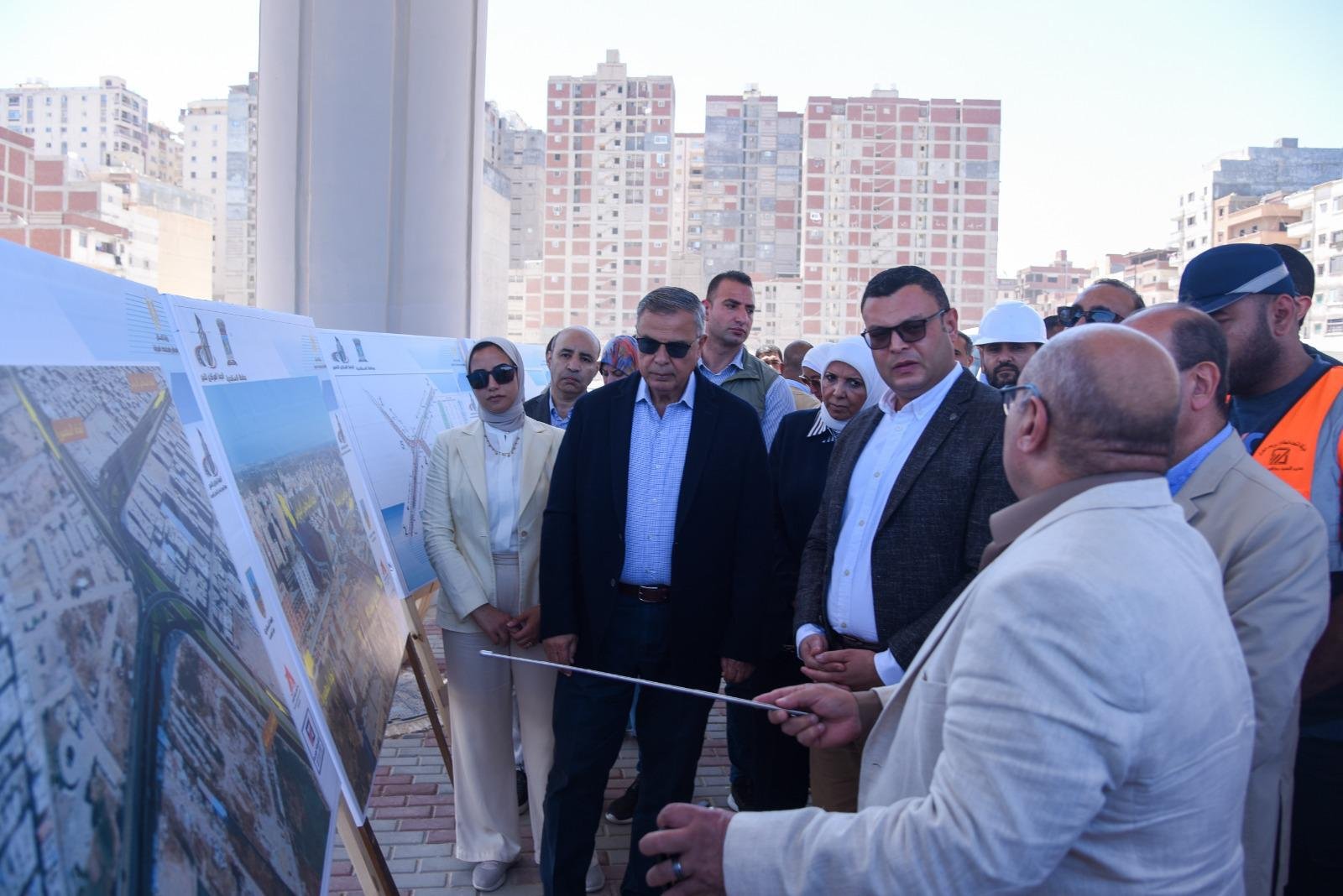 وزير الإسكان ومحافظ الإسكندرية يتفقدان مشروع إنشاء كوبرى 45 "محور السادات"