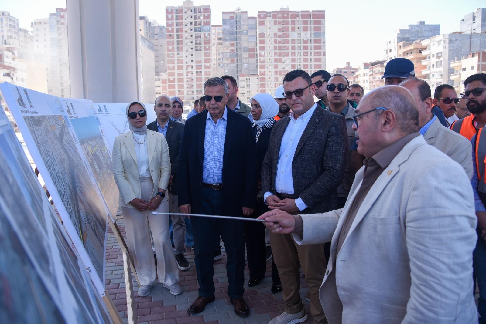 وزير الإسكان ومحافظ الإسكندرية يتفقدان مشروع إنشاء كوبرى 45 "محور السادات"