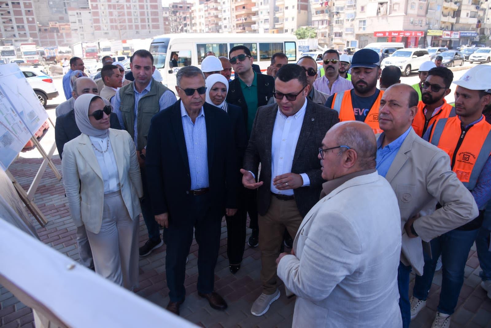 وزير الإسكان ومحافظ الإسكندرية يتفقدان مشروع إنشاء كوبرى 45 "محور السادات"