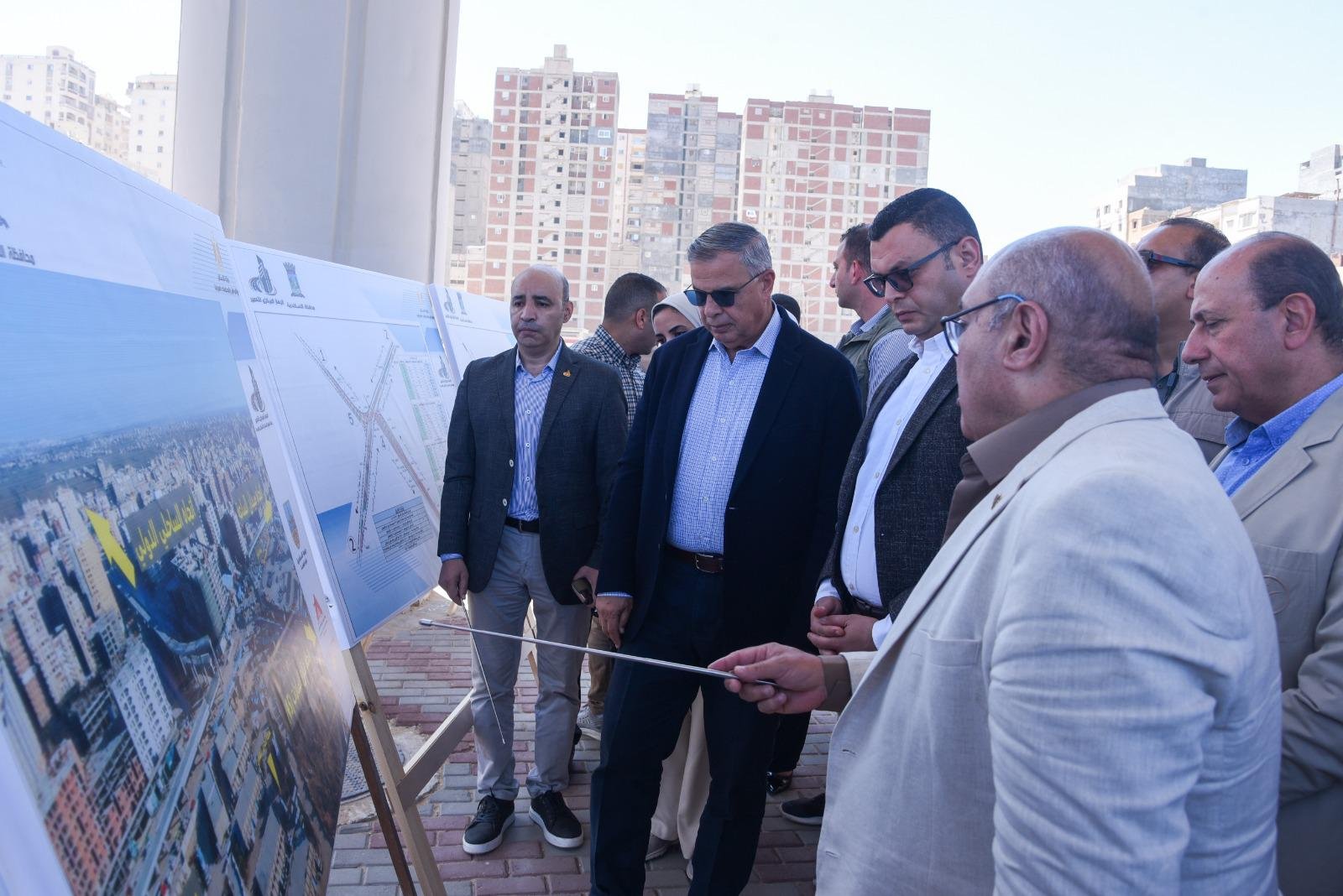 وزير الإسكان ومحافظ الإسكندرية يتفقدان مشروع إنشاء كوبرى 45 "محور السادات"