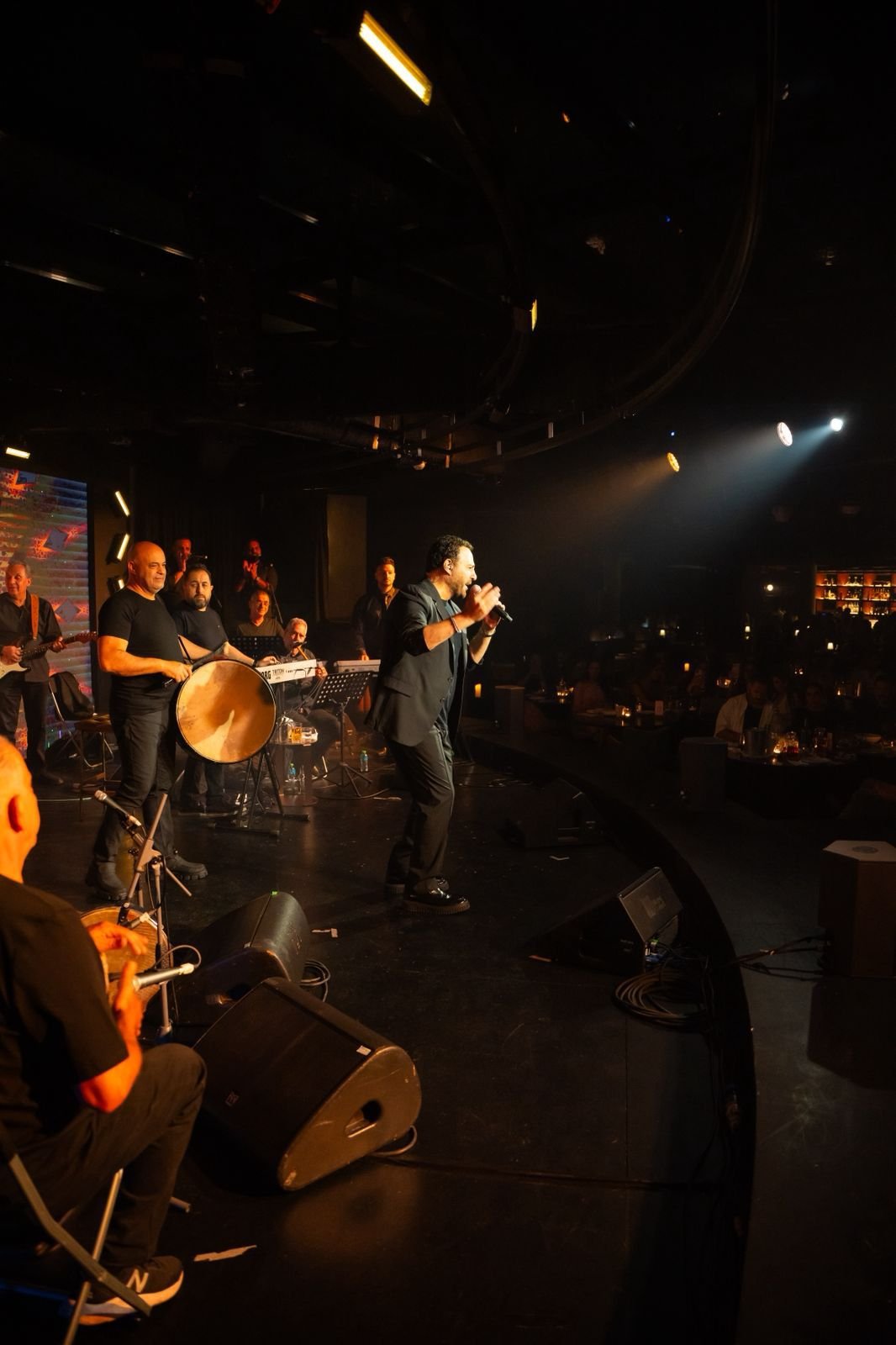 عاصي الحلاني يشعل ليالي البحرين ويطلق صيفًا غنائيًا حافلًا بالجماهير والمفاجآت