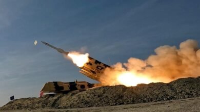 تصعيد خطير: إيران تطلق وابلًا من الصواريخ على إسرائيل والانفجارات تهز حيفا وتل أبيب