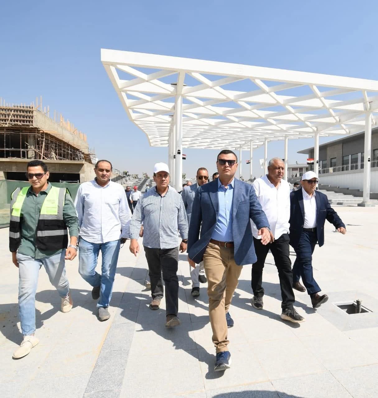  وزير الإسكان يتفقد المنطقة الاستثمارية ومشروع الأرينا بحدائق "تلال الفسطاط" 