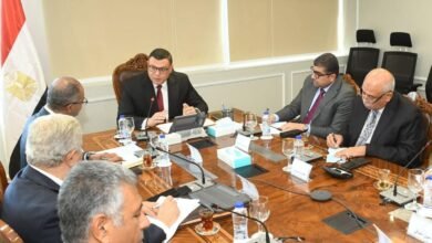 وزير الإسكان يتابع موقف عددٍ من مشروعات مرافق مياه الشرب والصرف الصحي بالمدن الجديدة والمحافظات