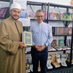 وزير الثقافة الفنزويلي يزور جناح المجلس الأعلى للشئون الإسلامية بمعرض كاراكاس الدولي للكتاب 2 وزير الثقافة الفنزويلي يزور جناح المجلس الأعلى للشئون الإسلامية بمعرض كاراكاس الدولي للكتاب