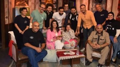 "يمين في أول شمال" يجذب نجوم الفن على مسرح السلام