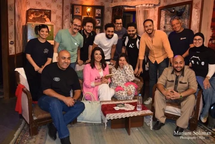 "يمين في أول شمال" يجذب نجوم الفن على مسرح السلام