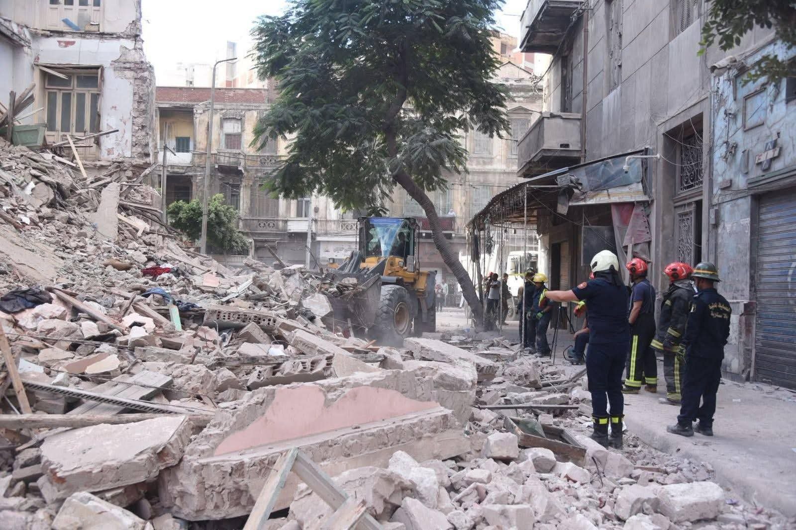 انهيار عقار في العطارين بالإسكندريةوجاري البحث عن مفقودين 3 انهيار عقار في العطارين بالإسكندريةوجاري البحث عن مفقودين