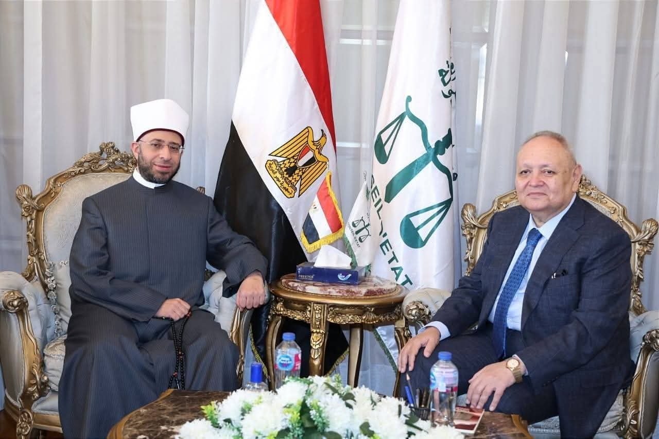 وزير الأوقاف يهنئ رئيس مجلس الدولة 
