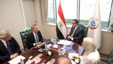 وزير الصحة يبحث مع شركتين سويسرية وفرنسية تصنيع تركيبات غذائية علاجية في مصر