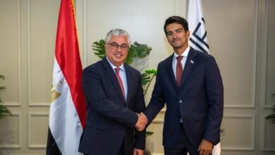 رئيس المنطقة الاقتصادية لقناة السويس يستقبل سفير جمهورية بنما بالقاهرة لتعزيز التعاون في قطاع النقل البحري والخدمات اللوجستية