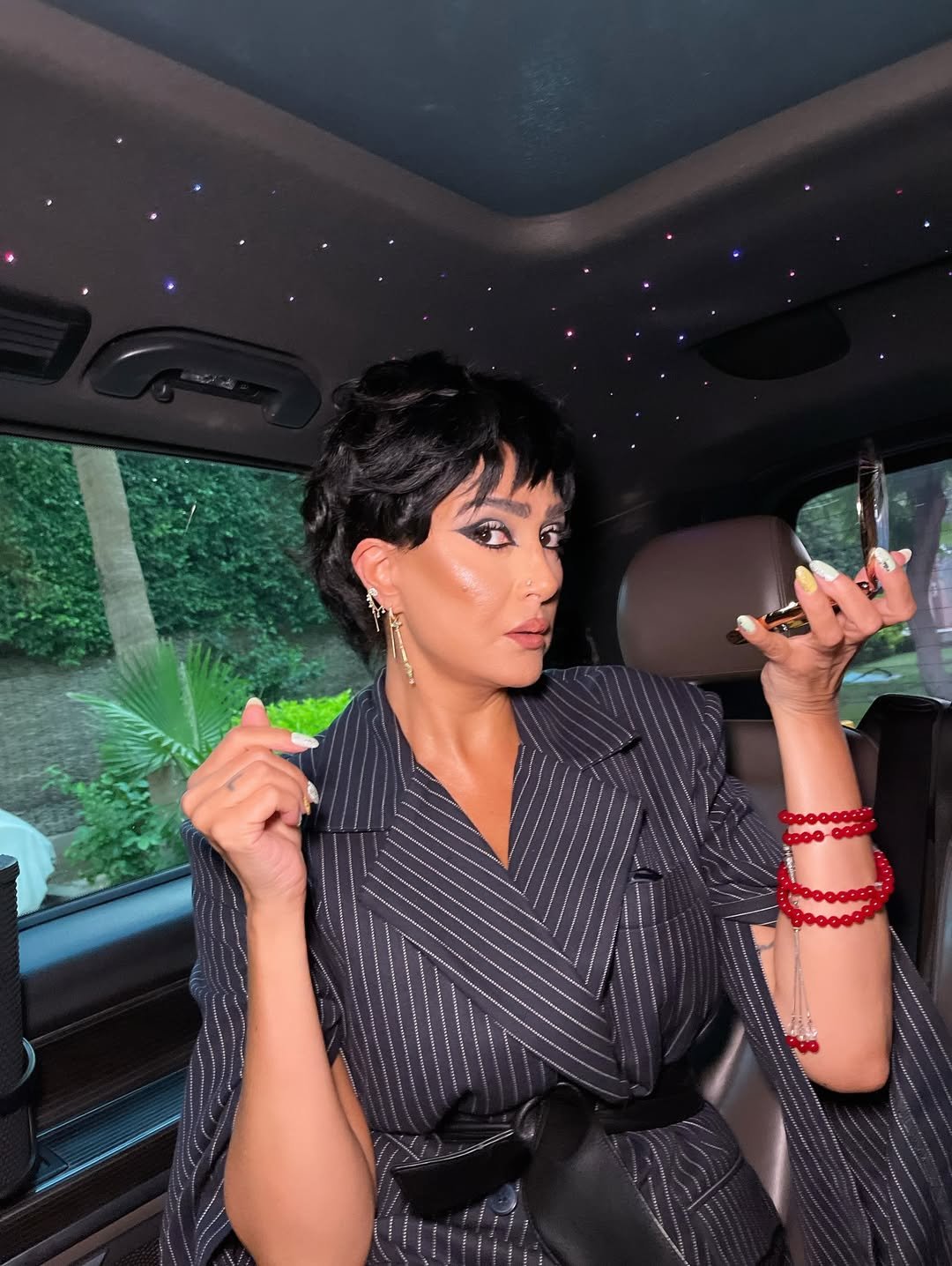 غادة عبد الرازق تلوّح بالإجراءات القانونية بعد اتهامها بالتهرب من دفع مستحقات رحلة باريس