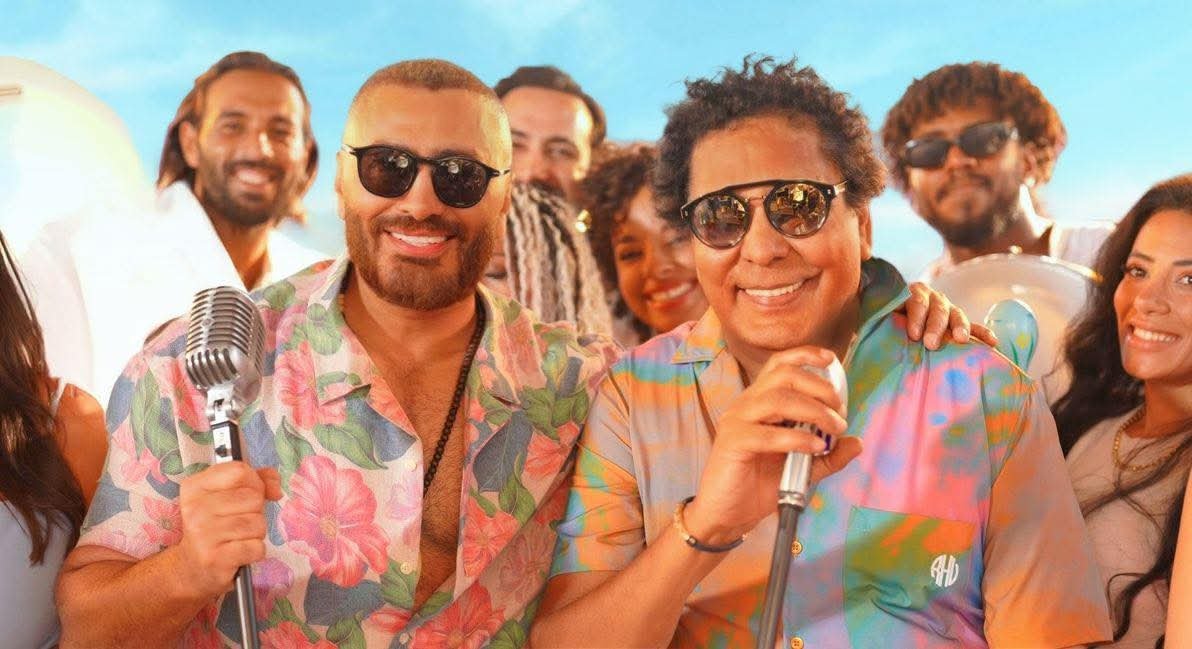 تامر حسني عن ديو محمد منير: "الغناء مع الكينج جايزة كبيرة في مشواري" 2 تامر حسني عن ديو محمد منير: "الغناء مع الكينج جايزة كبيرة في مشواري"
