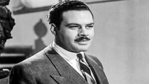 شادية استلفت «شراب» من معجبة ومعجب يدرب ثعبانه على الرقص مع سامية جمال