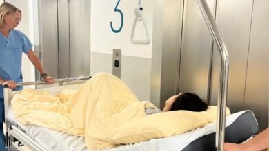 أنغام تنشر صورتها من المستشفى.. ونادية الجندي تدعو لها: "ربنا ميحرمناش من صوتك يا صوت مصر"