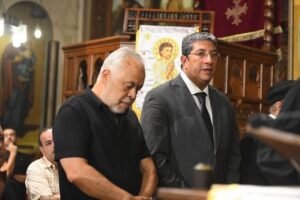 اشرف زكي يشارك في مراسم جنازة الفنان الكبير لطفي لبيب 3 اشرف زكي يشارك في مراسم جنازة الفنان الكبير لطفي لبيب