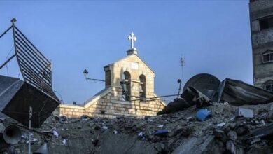 غارة إسرائيلية تستهدف كنيسة العائلة المقدسة في غزة عقب انتهاء الصلاة مباشرة