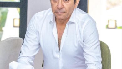 رحيل المذيع عاطف كامل.. صوت التسعينات وبرنامج "لو بطلنا نحلم" في ذمة الله