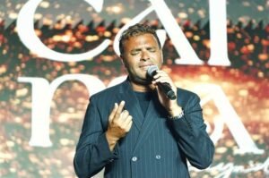 رامي صبري يلفت الأنظار بإطلالة سوداء أنيقة خلال حفله الأخير 3 رامي صبري يلفت الأنظار بإطلالة سوداء أنيقة خلال حفله الأخير
