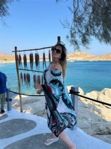ليلى علوي تستمتع بأجواء اليونان الخلابة في أحدث ظهور لها