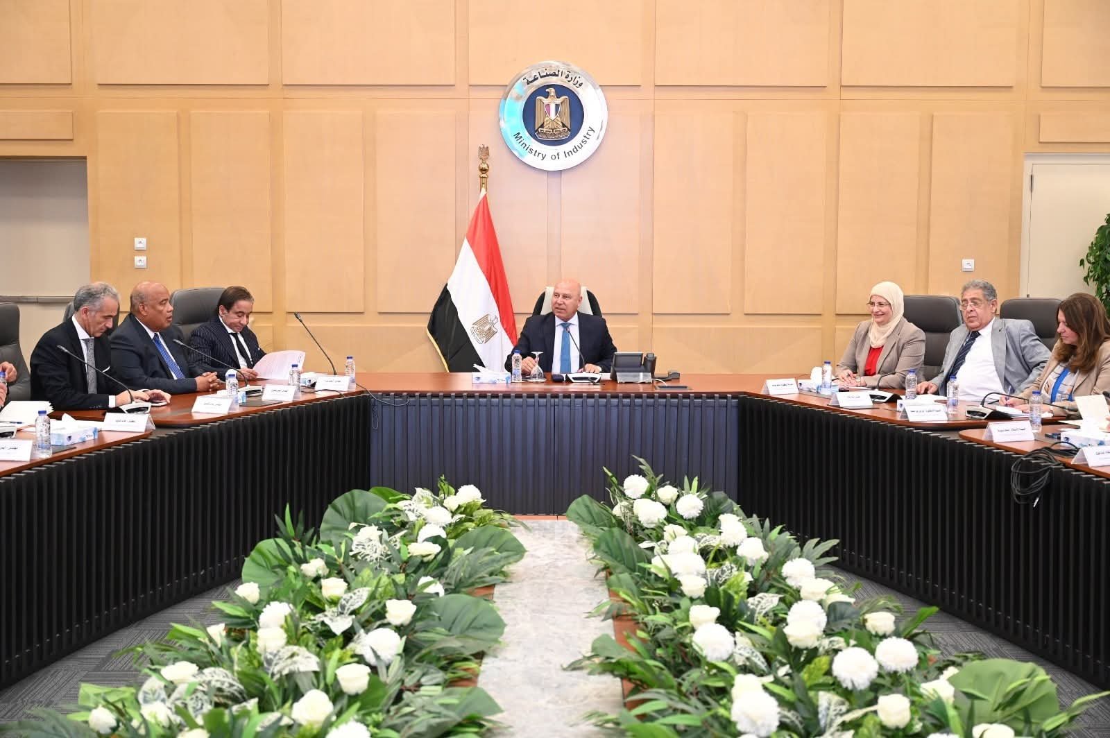 وزير الصناعة والنقل يبحث مع مصنّعي الحديد وشركات السيارات آليات توطين صناعة صاج السيارات 2 وزير الصناعة والنقل يبحث مع مصنّعي الحديد وشركات السيارات آليات توطين صناعة صاج السيارات