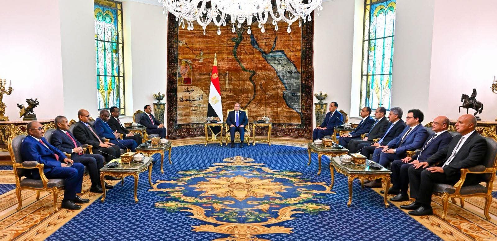 الرئيس السيسي يستقبل السيد/ كامل إدريس رئيس مجلس الوزراء الانتقالي بجمهورية السودان