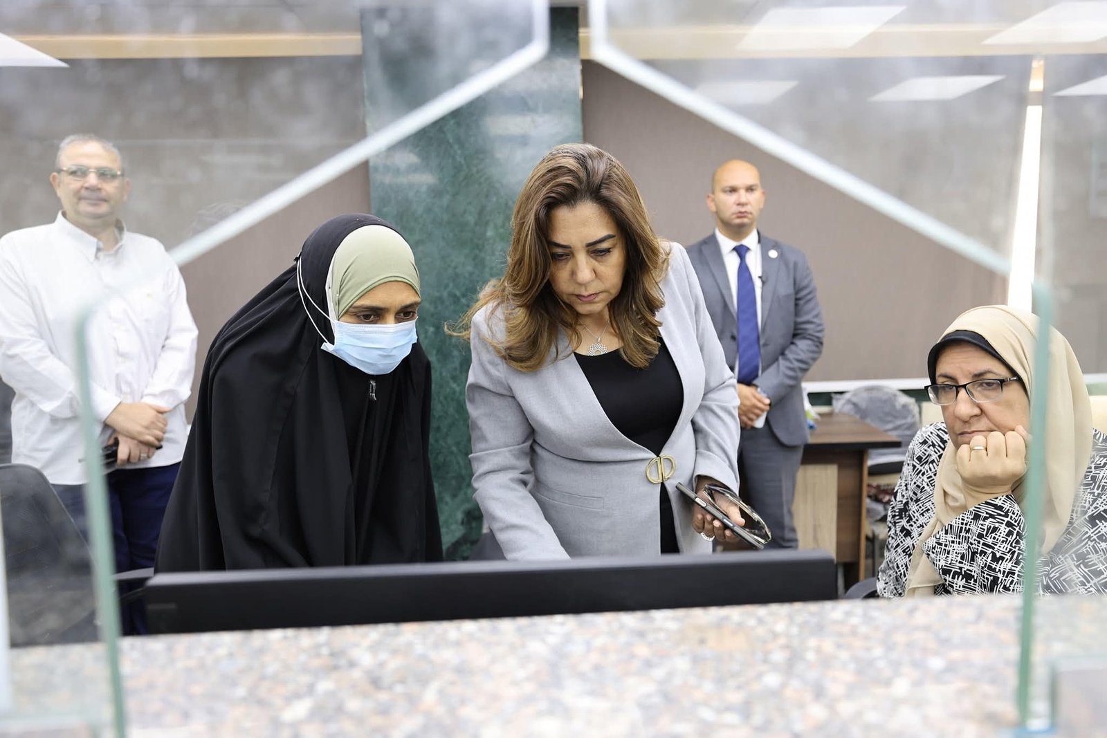 وزيرة التنمية المحلية شبكة إنترنت اللاسلكية تثق في حي الموسكي بالقاهره لمتابعة تقديم الخدمات الشاملة بالمركز التكنولوجي