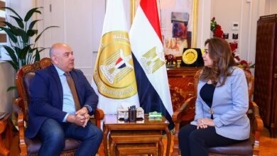 وزيرة التنمية المحلية تستقبل رئيس قطاع الاستراتيجيات الدولية بشركة ( Esri ) العالمية