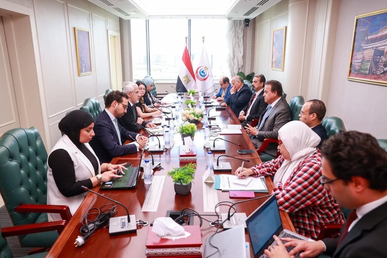 وزير الصحة يستقبل مستشار الرئيس الكولومبي لتعزيز التعاون في تقديم المساعدات الطبية للأشقاء الفلسطينيين في قطاع غزة 2 وزير الصحة يستقبل مستشار الرئيس الكولومبي لتعزيز التعاون في تقديم المساعدات الطبية للأشقاء الفلسطينيين في قطاع غزة