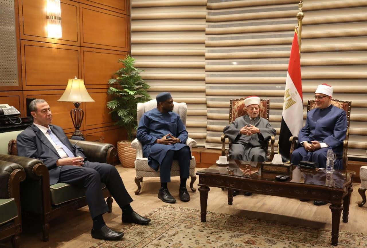 مفتي الجمهورية يستقبل مفتي القدس والديار الفلسطينية لدي وصوله القاهرة للمشاركة في المؤتمر العالمي العاشر للإفتاء 2 مفتي الجمهورية يستقبل مفتي القدس والديار الفلسطينية لدي وصوله القاهرة للمشاركة في المؤتمر العالمي العاشر للإفتاء
