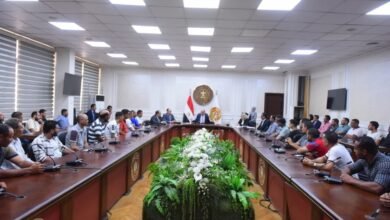  وزير العمل يُسلم 93 عقد عمل لكوادر مصرية للعمل في البوسنة والإمارات والأردن في مجالات البناء والتشييد والزراعة