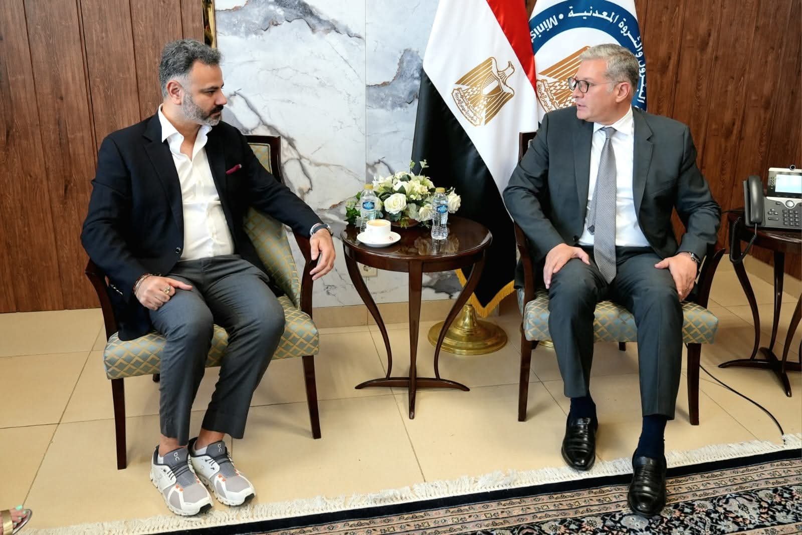 وزير البترول والثروة المعدنية يلتقي رئيس مجلس الإدارة والرئيس التنفيذي لشركة IRH الإماراتية 2 وزير البترول والثروة المعدنية يلتقي رئيس مجلس الإدارة والرئيس التنفيذي لشركة IRH الإماراتية
