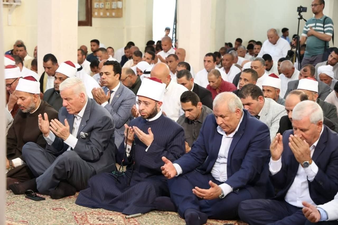 وزير الأوقاف ومحافظ الوادي الجديد يشهدان صلاة الجمعة بمسجد التعمير بقرية الخربة في بئر العبد بشمال سيناء 2 وزير الأوقاف ومحافظ الوادي الجديد يشهدان صلاة الجمعة بمسجد التعمير بقرية الخربة في بئر العبد بشمال سيناء