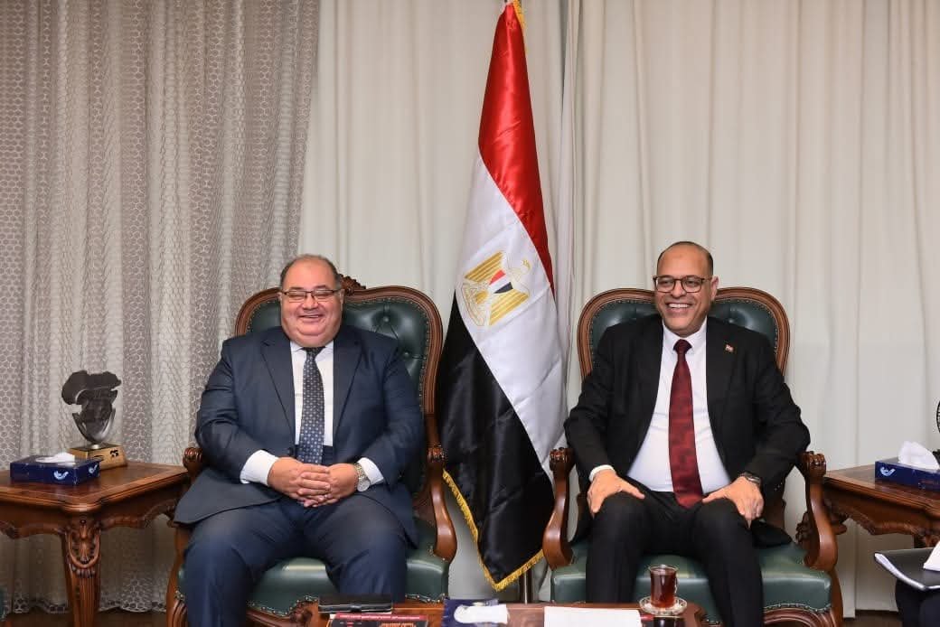 وزير العمل يستقبل قنصل مصر في الرياض لبحث التعاون في الملفات ذات الاهتمام المُشترك 2 وزير العمل يستقبل قنصل مصر في الرياض لبحث التعاون في الملفات ذات الاهتمام المُشترك