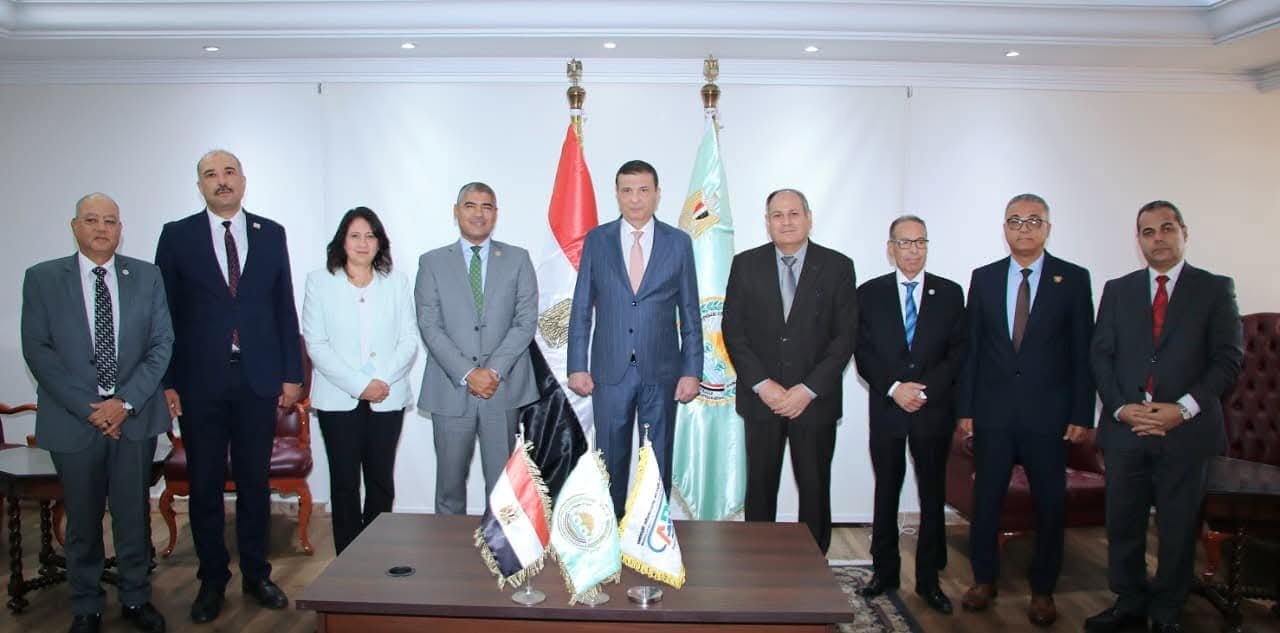 وزير الزراعة يشهد توقيع بروتوكول تعاون بين "بحوث الهندسة الزراعية" و"هايتك للبذور" لتصنيع آلات تطويش الذرة محليًا