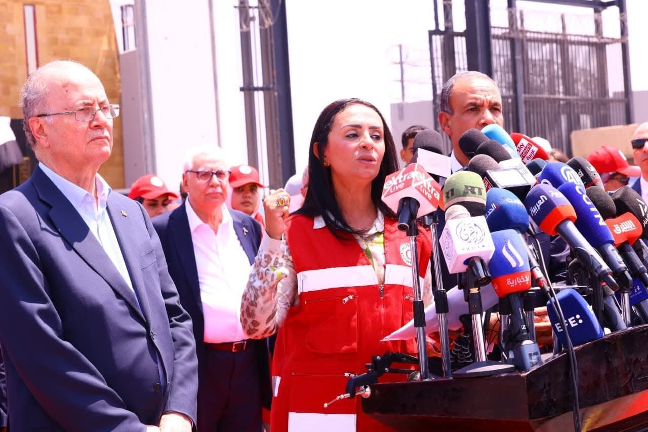 من أمام معبر رفح.. وزيرة التضامن الاجتماعي تطلق نداءً إنسانيًا لإدخال كافة المساعدات المصرية بالتزامن مع اليوم العالمي للإنسانية 2 من أمام معبر رفح.. وزيرة التضامن الاجتماعي تطلق نداءً إنسانيًا لإدخال كافة المساعدات المصرية بالتزامن مع اليوم العالمي للإنسانية