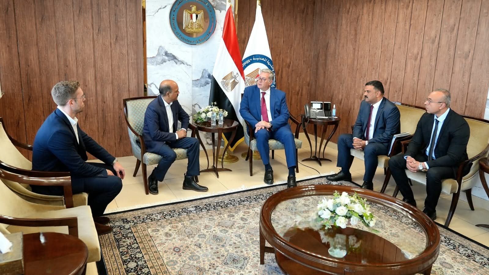 وزير البترول والثروة المعدنية يلتقي نائب رئيس شركة إنترناشوينال ريسورسز هولدنج IRH للاستكشاف  