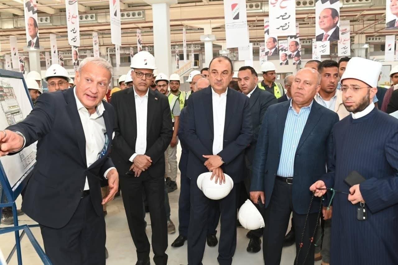 الوزير ووزراء قطاع الأعمال العام والعمل والأوقاف يتفقدون مصانع شركة النصر للسيارات بحلوان